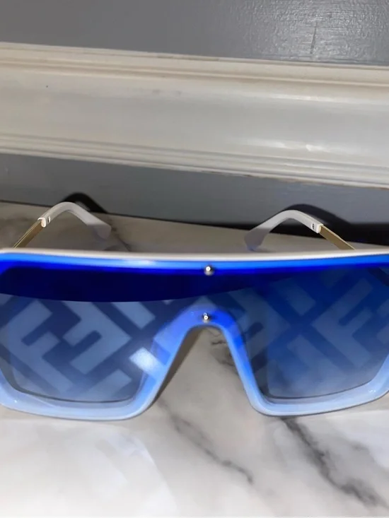 Bold Blue Gradient Shield Sunglasses - Picture 2 of 2